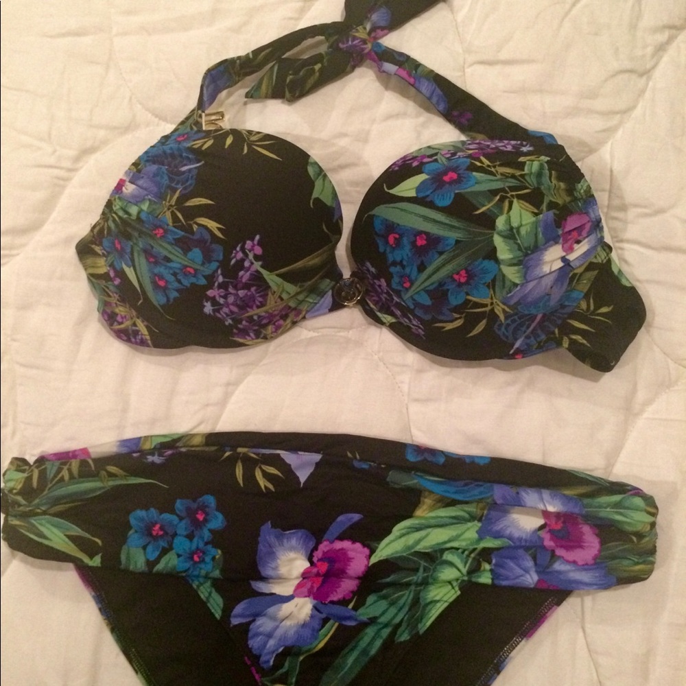 VS bombshell bikini top